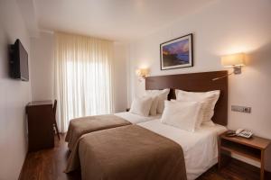 Postel nebo postele na pokoji v ubytování Hotel Miramar - São Pedro de Moel + 34 fotografií