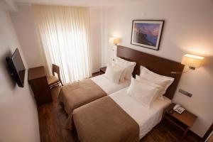 Postel nebo postele na pokoji v ubytování Hotel Miramar - São Pedro de Moel