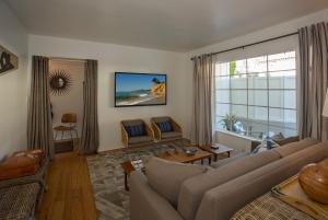 Χώρος καθιστικού στο The Hideaway at West Beach by Paradise Retreats +16 φωτογραφίες