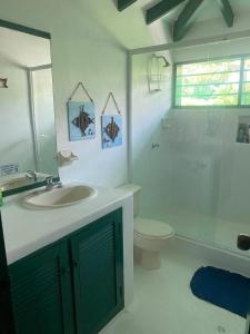 Phòng tắm tại Varadero Casa de Playa in Coveñas