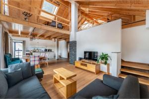 a living room with a couch and a table at INVITA Natur-Chalets - Gruppenurlaub, Events im Schwarzwald - 6 Apartments, 25 Personen in Bad Dürrheim