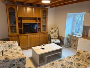 a living room with a couch and a coffee table at casa en Cedeira in Cedeira