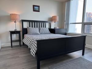 Ένα ή περισσότερα κρεβάτια σε δωμάτιο στο Condo at Yonge-Sheppard Station, North York +30 φωτογραφίες