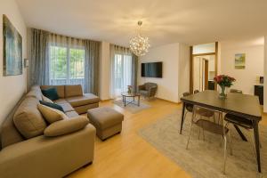 Μια τηλεόραση ή/και κέντρο ψυχαγωγίας στο Apartament Sabbiadoro Center