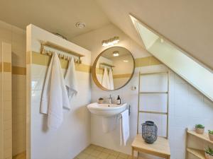 a bathroom with a sink and a mirror at Pure Rust in Nieuw-Heeten +71 photos