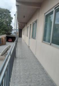 an empty corridor of a building with a balcony at Central 2 quartos WIFI Próximo shopping JL e terminal rodoviário in Cascavel