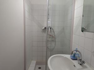 GidyChambre d'hôtes pour 2 avec salle d'eau privative et petit-déjeuner inclus - FR-1-590-464的相册照片