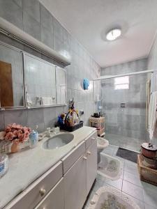 Bilik mandi di Apto 700mts do mar para 10 pessoas