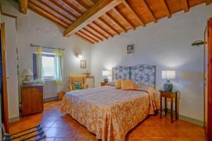a bedroom with a large bed in a room at Il Poggio al Sole in Fiesole