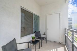Gallery image of Stylish Navy Retreat: Pool & Hot Tub Access in Tempe Junction