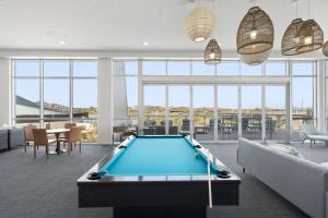 Gallery image of Stylish Navy Retreat: Pool & Hot Tub Access in Tempe Junction
