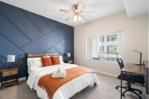 Gallery image of Stylish Navy Retreat: Pool & Hot Tub Access in Tempe Junction