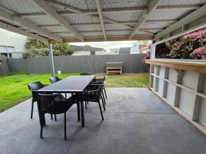a patio with a table and chairs under a pergola at Cottage on Duke in Cambridge