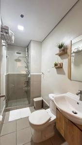 Ένα μπάνιο στο Adings Place at SMDC Cheer Residences