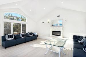 Χώρος καθιστικού στο Oceanfront Westhampton Beach!