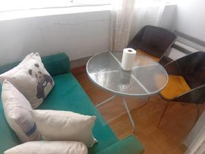 a table and a chair and a table and a couch at Joli chambre au coeur de tanger in Tangier