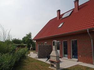 a red brick house with a statue of a parking meter at Ferienhaus in Zierow in Zierow