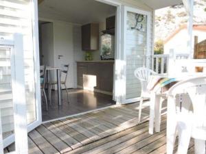 Φωτογραφία από το άλμπουμ του Mobil home confortable avec terrasse pour 2 personnes - API-1-52-313 σε Venterol