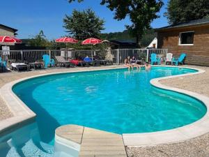 Πισίνα στο ή κοντά στο Chalet avec terrasse pour 6 pers. à Gurmençon - API-1-52-497 +17 φωτογραφίες