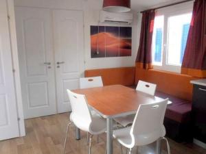 Φωτογραφία από το άλμπουμ του Mobil home spacieux avec terrasse - 8 personnes - API-1-52-408 σε Mialet +2 φωτογραφίες