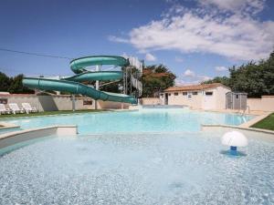 a large swimming pool with a water slide at Mobil-home avec Terrasse - 4 pers, 2 ch - API-1-52-451 in La Mothe-Achard
