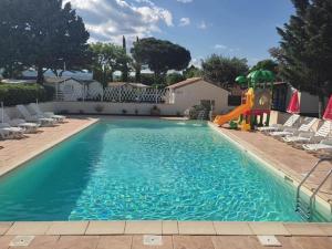 Πισίνα στο ή κοντά στο Mobil home 32m² avec terrasse pour 4 personnes à Anduze - API-1-52-404