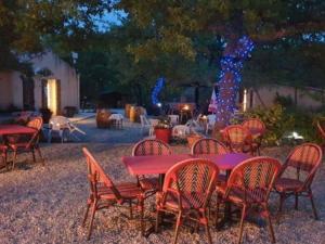 a table and chairs and a christmas tree in a yard at Mobil-home à Esparron-de-Verdon - 2 chambres, terrasse - API-1-52-578 in Esparron-de-Verdon