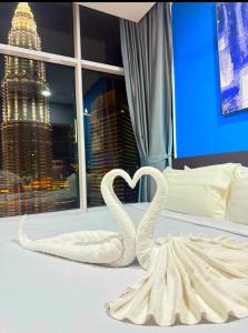 Ένα ή περισσότερα κρεβάτια σε δωμάτιο στο Luxury Home Stay by FNF suites