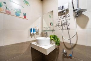 Bilik mandi di King Hotel Saigon +86 gambar