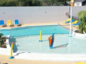 Πισίνα στο ή κοντά στο Mobile-home avec Terrasse à Saint-Gildas-de-Rhuys - 6 pers, 3 chambres - API-1-52-762