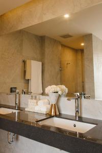 a bathroom with a sink and a large mirror at Lanna Fusion in Hang Dong