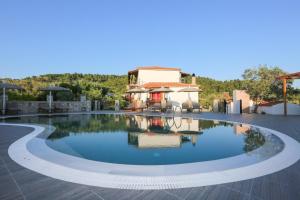 Bazén v ubytovaní Skiathos Argento alebo v jeho blízkosti