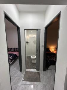 Un baño de Matahari Homestay Miri
