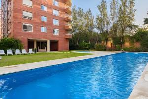 Bazén v ubytování Top Ubicacion Vistas al Campo de Polo y Piscina! nebo v jeho okolí