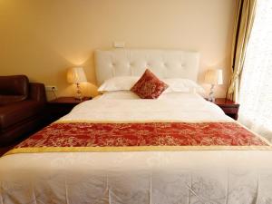 Letto o letti in una camera di Guangzhou Pengman Apartment Zhengjia Huanshi Branch