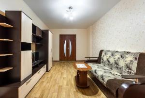 The lounge or bar area at Apartments Na Perevertkina 1/3