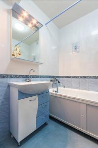 A bathroom at Apartments Na Perevertkina 1/3