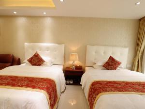 Letto o letti in una camera di Guangzhou Pengman Apartment Zhengjia Huanshi Branch