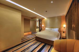 Katil atau katil-katil dalam bilik di Metropark Hotel Mongkok