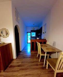 Kuchnia lub aneks kuchenny w obiekcie Cloud9Rest & Fly