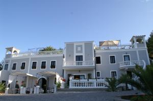 El edificio en el que está la casa vacacional