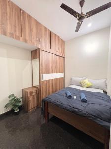 a bedroom with a bed and a ceiling fan at 1BHK Opposite Mysore zoo, Kamadhenu Homestay in Mysore +3 photos