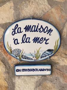 a sign that says la mason a la mer at La maison à la mer in Gaeta