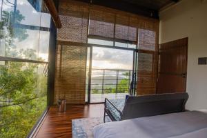 Tempat tidur dalam kamar di Manarala Villa