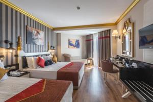 a hotel room with two beds and a desk at Mary Hotel Side in Side