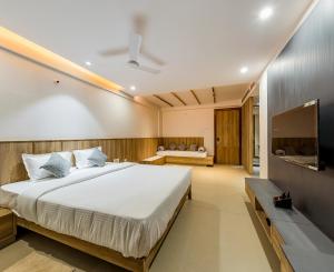 Fotografie z fotogalerie ubytování Silverbill Resorts-Redefining 5-Star Luxury in Dandeli v destinaci Ganeshgudi
