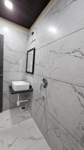 Koupelna v ubytování Raja Villa Entire 4BHKwith Pool