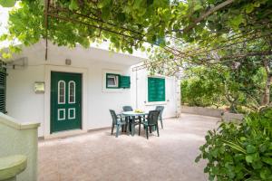 Gallery image of Apartments Cafe del Mar in Supetar