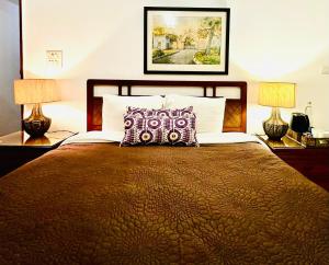 Postel nebo postele na pokoji v ubytování Thikana Delhi ( Boutique B&B)