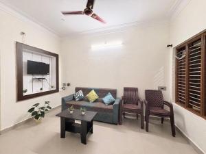 Fotografie z fotogalerie ubytování 2BHk Homestay Opp Mysore Zoo, Kamadhenu Homestay B v destinaci Maisúr